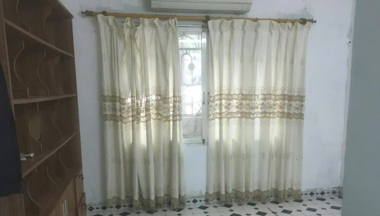 Cho thuê ở nhóm 6 người nhà TT ngõ Giải Phóng, Hoàng Mai, 90m x 1T - Giá 10.5tr đủ đồ, ở ngay